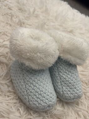 Cozy Baby Booties in Light Blue with White Fur Cuff New Without Tags